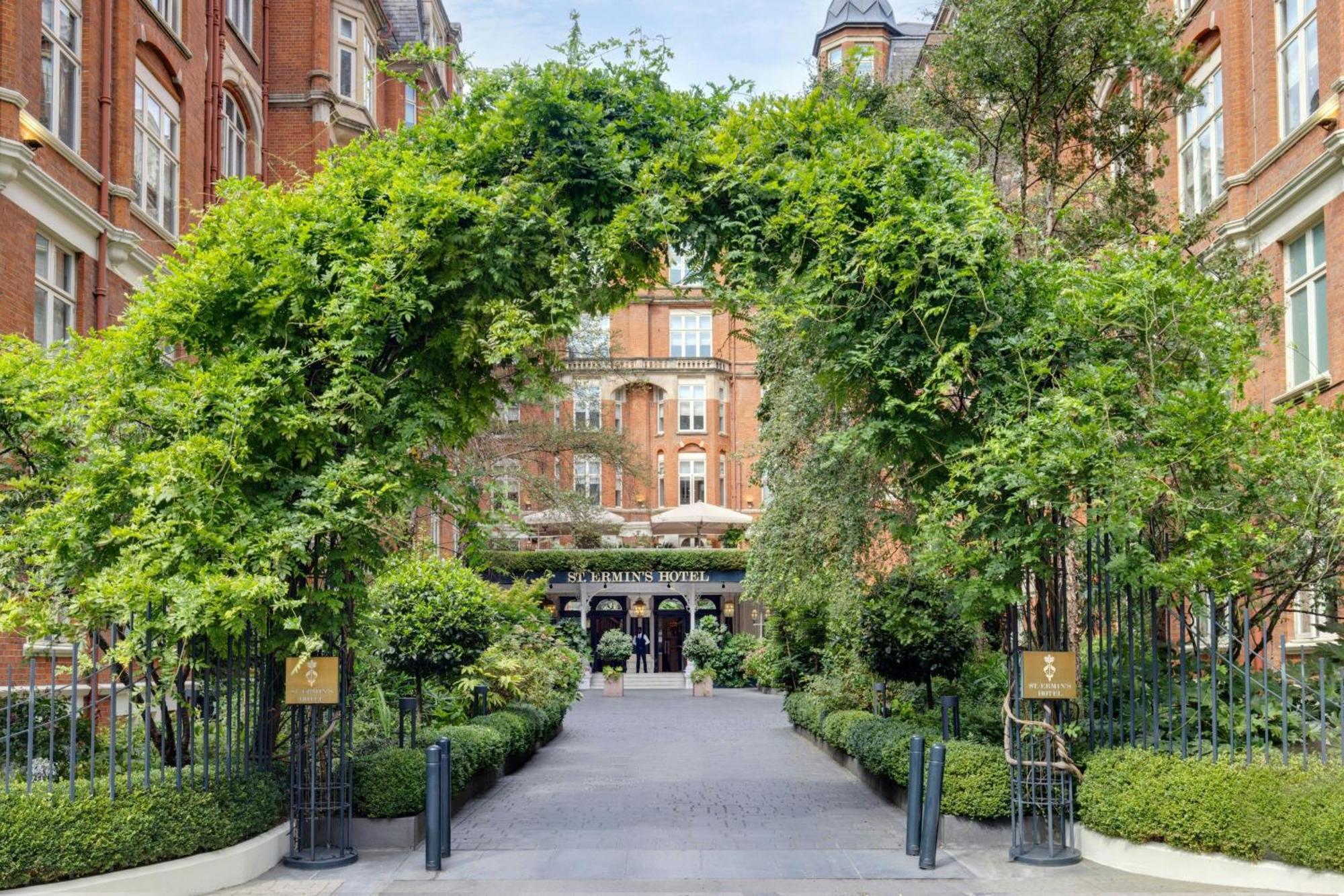 Hotel St. Ermin's Hotel, Autograph Collection